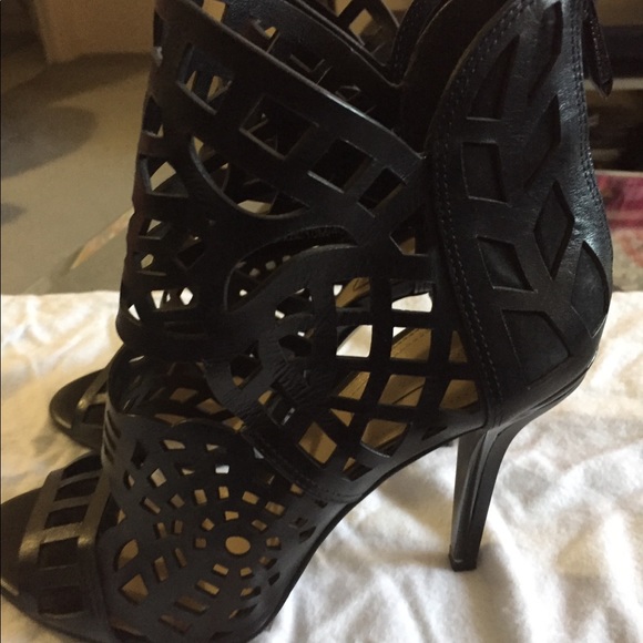 Maven cutout pump black size 10 - Picture 3 of 7